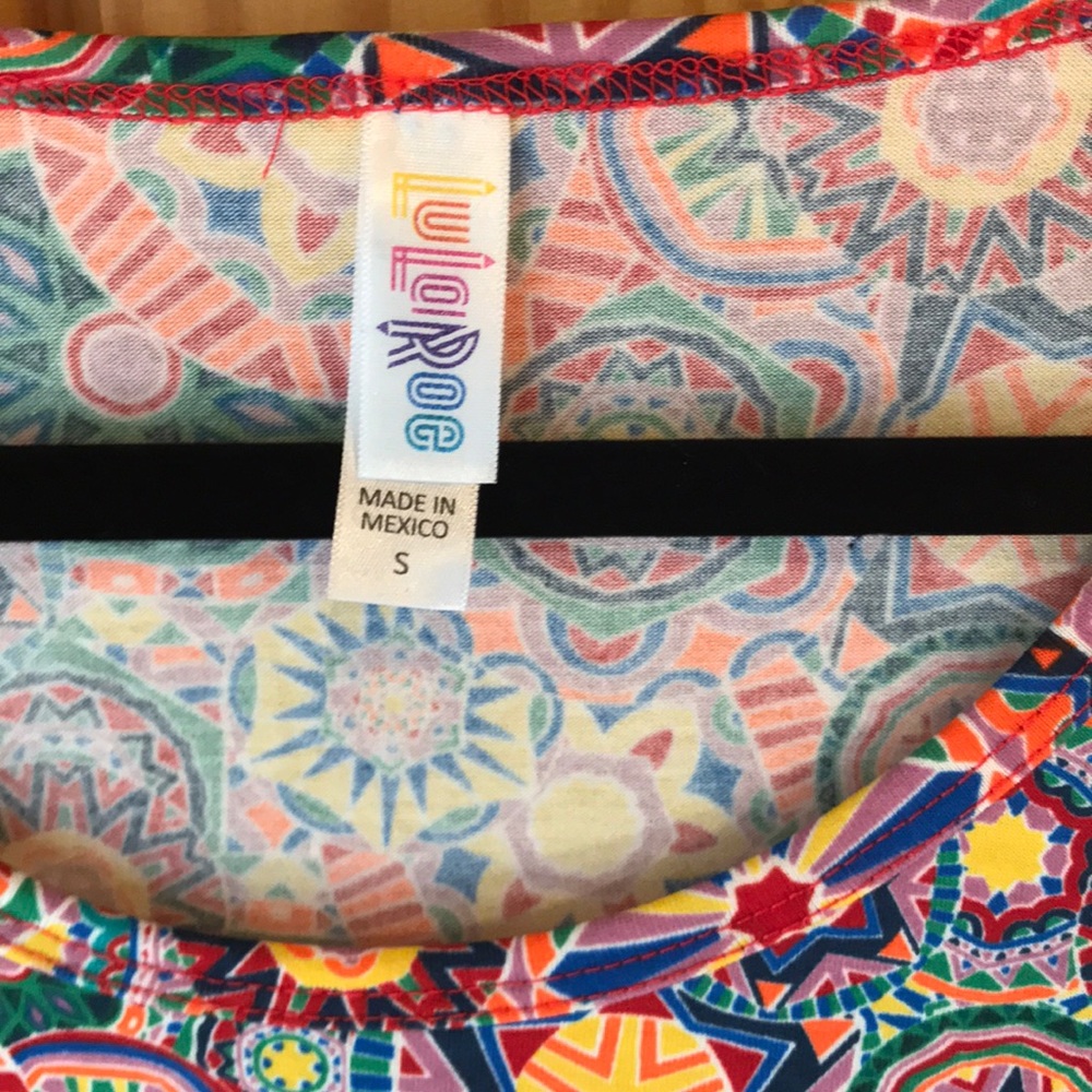 New LuLaRoe Classic T - Picture 3 of 3